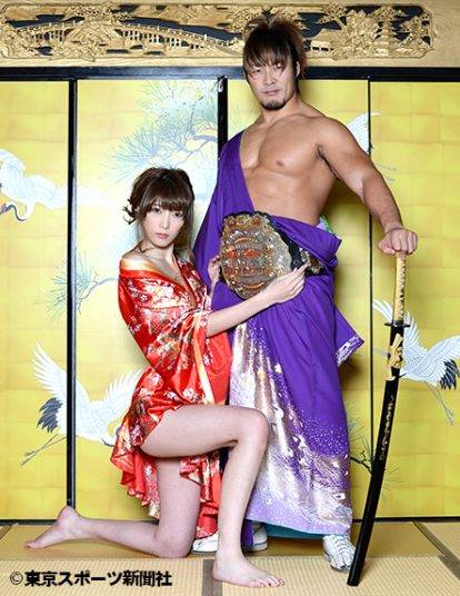 12月9日発売の 東京スポーツ 一面に プロレス大賞 Mvp 棚橋弘至が 新人賞 赤井沙希さんと登場 新日本プロレスリング 12月9日発売の 東京スポーツ 一面に プロレス大賞 Mvp 棚橋弘至が 新人賞 赤井沙希さんと登場 新日本プロレスリング