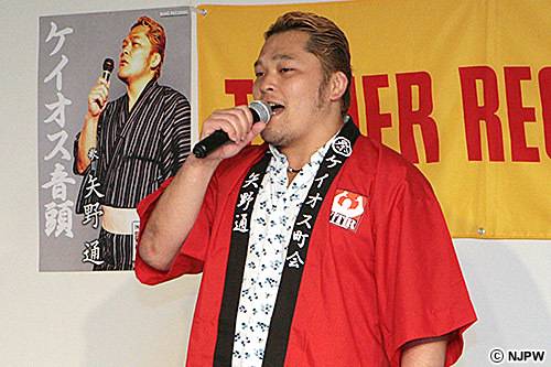 なんと あのytrがナマ歌を3曲熱唱 8 16両国で起きた驚愕の事実も発覚 Cd Chaos 発売記念イベント報告 新日本プロレスリング なんと あのytrがナマ歌を3曲熱唱 8 16両国で起きた驚愕の事実も発覚 Cd Chaos 発売記念イベント報告 新日本プロレスリング