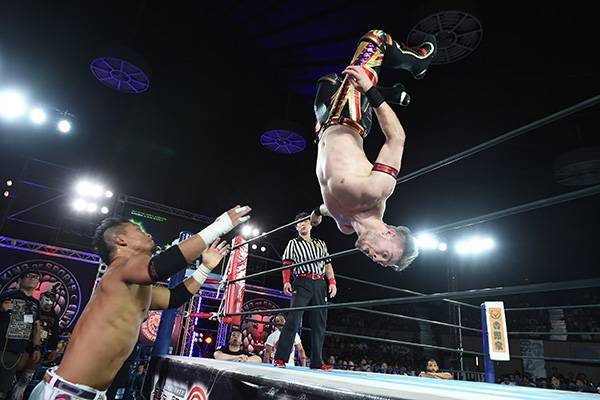 6月10日 土 深夜2時5分 ワールドプロレスリング は 6 3代々木大会よりbosj決勝戦 Kushida Vsオスプレイ 本隊vs L I Jの10人タッグを放送 新日本プロレスリング 6月10日 土 深夜2時5分 ワールドプロレスリング は 6 3代々木大会よりbosj決勝戦 Kushida Vsオスプレイ 本隊vs L I Jの10人タッグを放送 新日本プロレスリング