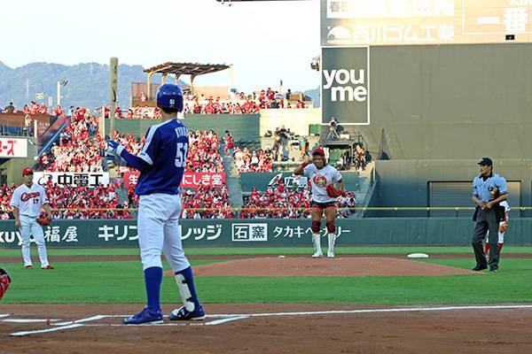 G1覇者 内藤哲也選手が広島東洋カープの始球式に登場 報告 新日本プロレスリング G1覇者 内藤哲也選手が広島東洋カープの始球式に登場 報告 新日本プロレスリング