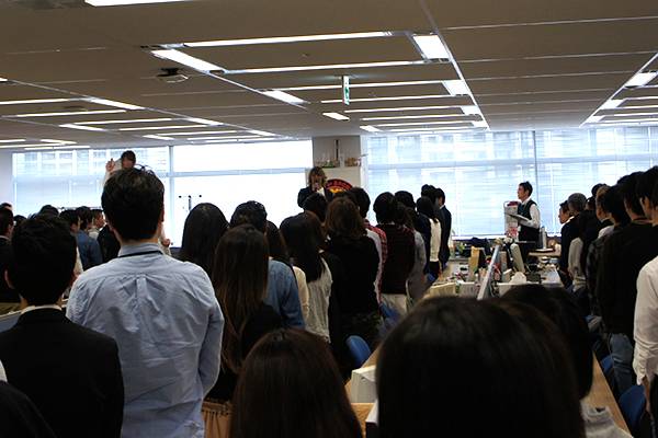 パートナーシップ契約を締結した ローソンhmvエンタテイメント 本社を棚橋弘至選手が訪問 報告 新日本プロレスリング