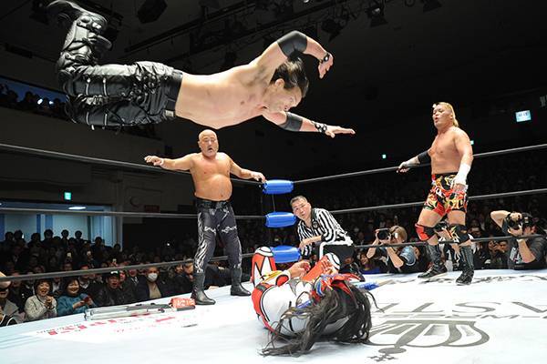 蝶野も試合に乱入！“復活”T2000が大暴れ！ 『プロレスリング