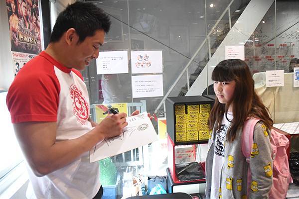 これからも、もっともっと頑張ります！」闘魂SHOP水道橋店にて、八木哲