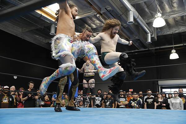初の ロス道場マッチ は大盛況 メインでsho Yohがkushida組に快勝 スカイがロッキーに勝利 3 24ロス道場結果 新日本プロレスリング 初の ロス道場マッチ は大盛況 メインでsho Yohがkushida組に快勝 スカイがロッキーに勝利 3 24ロス道場結果 新日本プロレスリング