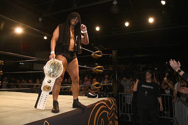 注目の一騎打ち！ 鈴木みのるがジェフ・コブにタップアウト勝利！ 棚橋