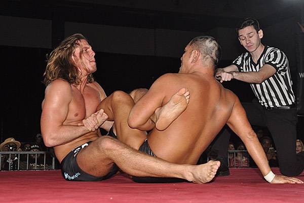 アメリカ遠征中の鈴木みのるがノーロープマッチで元UFCファイターに