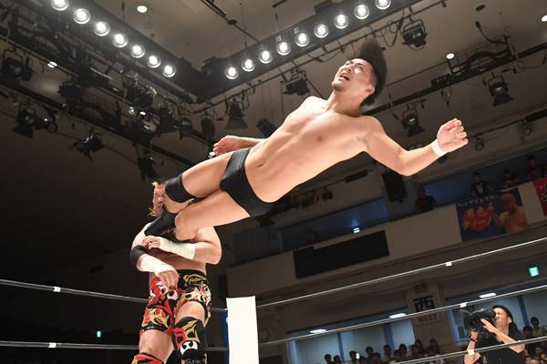 最後はノーフィアー！ 鈴木みのるがリハビリ中の“帝王”高山善廣
