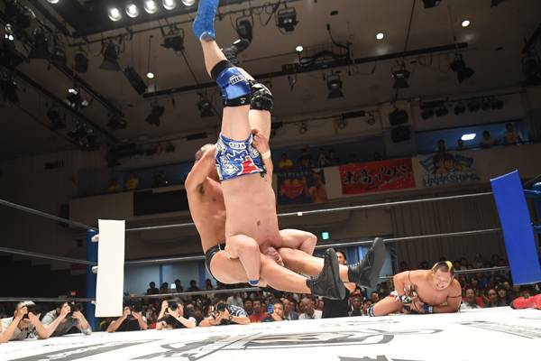 バトル・ニュース｜試合速報・結果｜アジャ、HARASHIMAの協力を