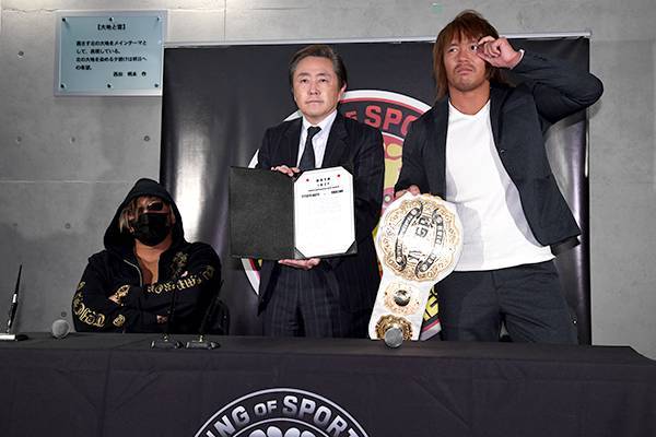 なんと挑戦者が握手を要求!? 内藤vsタイチのインターコンチネンタル