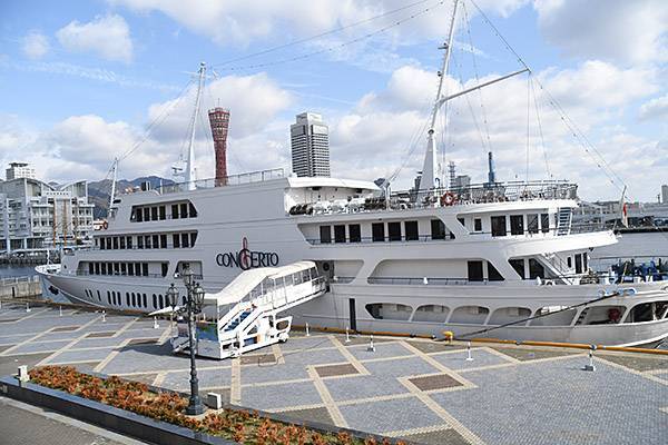 オカダ船長が“スーツ姿”＆“海賊ルック”で大活躍！ Team NJPW初の