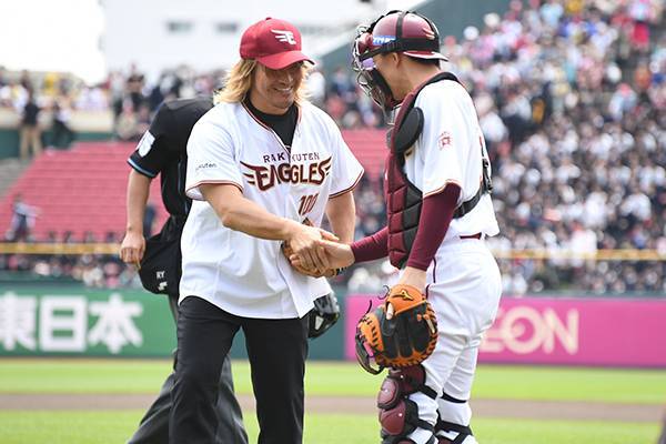 本番に強い男 棚橋弘至が楽天イーグルスの 始球式 で見事にストライク トークショーにも登場 報告 新日本プロレスリング 本番に強い男 棚橋弘至が楽天イーグルスの 始球式 で見事にストライク トークショーにも登場 報告 新日本プロレスリング