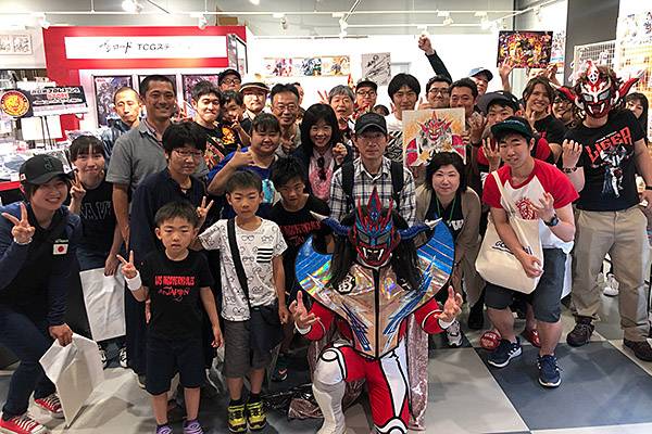 イオンモール幕張新都心に獣神あらわるっ ライガー選手のサイン会inブシロードストアは大盛況 イベント報告 新日本プロレスリング イオンモール幕張新都心に獣神あらわるっ ライガー選手のサイン会inブシロードストアは大盛況 イベント報告 新日本プロレスリング