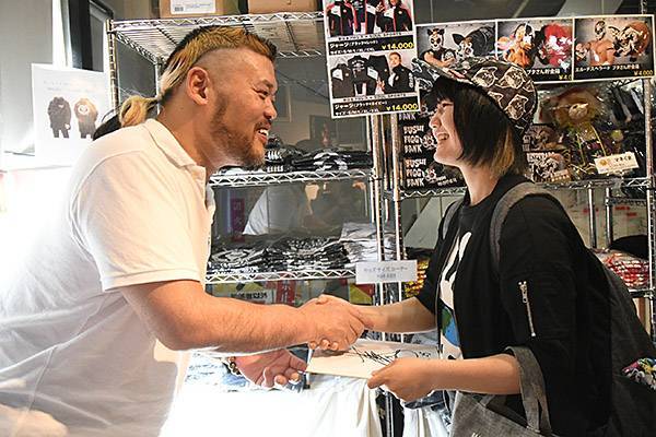 元気をもらいました！」“不屈の猛牛”が復帰に弾み！ 闘魂SHOP天山広吉