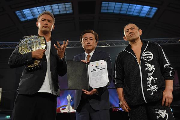 8.31ロンドン決戦目前！ 声援は場内を二分！ オカダと鈴木がタイトル