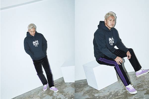 新日本プロレス　オカダ・カズチカ　パーカー MFC STORE×FREAK'S STORE”コラボコレクションのモデルとして