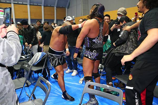 Road To The New Beginning 青森 新青森県総合運動公園マエダアリーナ サブアリーナ 1 29 第5試合後 新日本プロレスリング Road To The New Beginning 青森 新青森県総合運動公園マエダアリーナ サブアリーナ 1 29 第5試合後 新日本プロレスリング