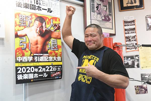 引退目前”中西学選手が、水道橋・闘魂ショップでサイン会！ 中西
