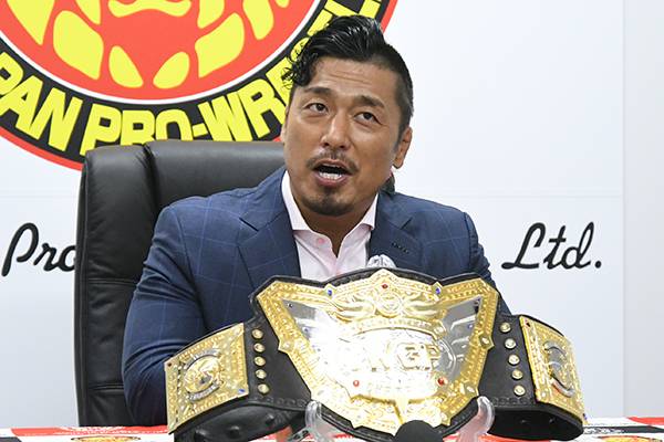 特大‼︎鷹木信悟のIWGP世界ヘビー級王座戴冠記念ビゲストタオル 鷹木信悟、KOPWベルト死守でIWGP世界ヘビー王者・オカダ