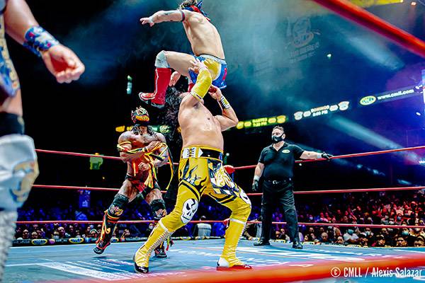 今 話題 の 人気 商品 CHAOSのイーグルスがメキシコCMLLへ初参戦！ チームを勝利を導き スポーツ