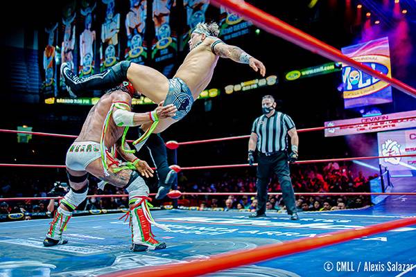 イーグルスがCMLL世界ミドル級王者ロホに挑戦！ ダーティー