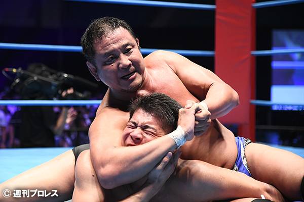 全日本プロレス50周年大会世界jr戦)タイガーマスクのＹＮ製プロレスマスク mqdefault.jpg