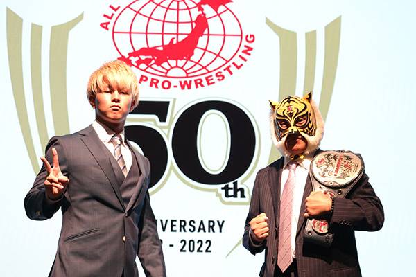 全日本50周年大会世界jr戦)タイガーマスクのYN製プロレスマスク