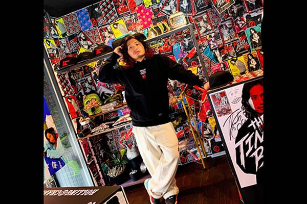 高橋ヒロム選手がモデル出演したアパレルブランド「ROLLING CRADLE」の