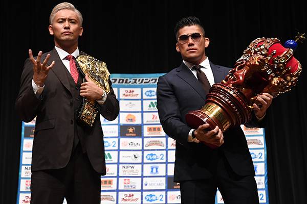 新日本プロレスIWGP選手権勝利者トロフィー実使用オカダカズチカAEW