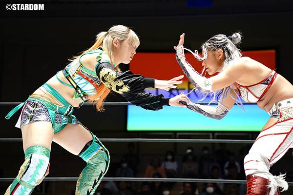reバース ジュリア　stardom SP STARDOMのリングで、“STRONG女子王者”ジュリアが、壮麗亜美を相手に