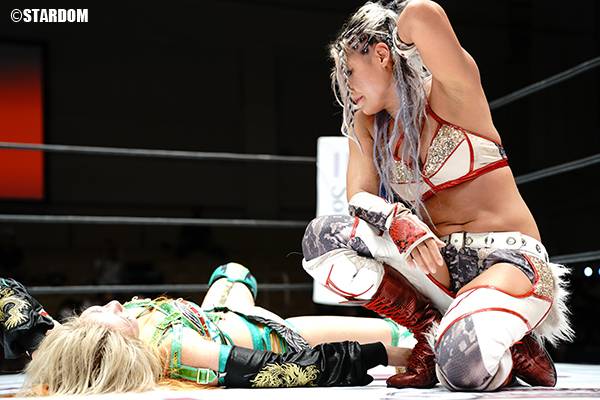 STARDOMのリングで、“STRONG女子王者”ジュリアが、壮麗亜美を相手に