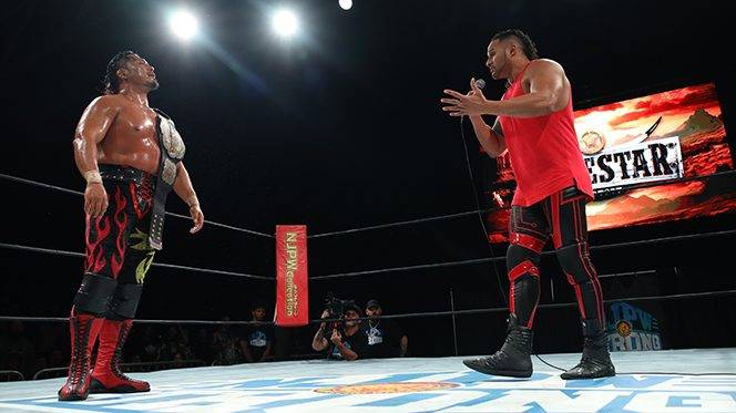 破天荒な大激戦のはて、鷹木がバレッタを下してNEVER王座“V1”達成！ 試合後、“前王者”タマが挑戦表明、王者は1.4東京ドームにてタイトル戦を受諾!!【11.10ダラス大会結果】