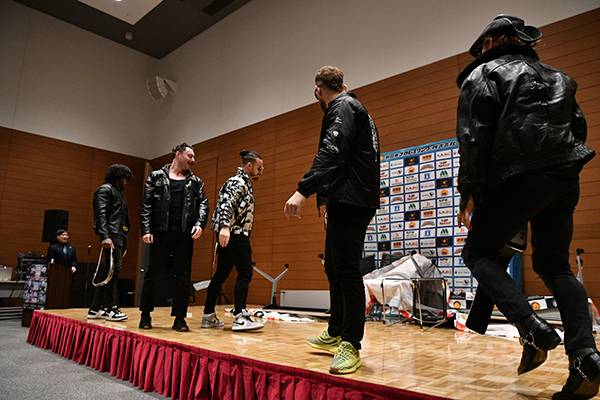 明日は必ず勝つ！ 最後は、みんなでCROWNS UPしよう！」新日本所属