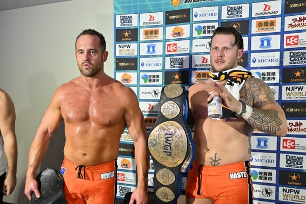新品ケース交換済み　プロレスリングＷＡＶＥ タッグリーグ戦 ２０１２ ＆ ２０１ 0808_9-1.jpg