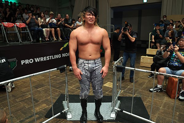 プロレスリング・ノア 清宮海斗＆大岩陵平 両選手サイン入りTシャツ 新日本】ノア清宮海斗、新日本の若手・大岩陵平をスカウト「必ず