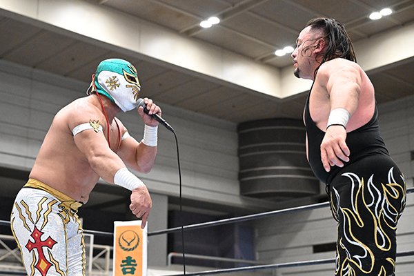 MLW世界ミドル前哨戦でミスティコがアベルノに不覚！ 王者のプライドを