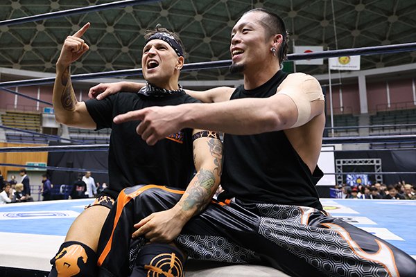 メインはコナーズ＆モロニーの猛攻を耐えたヒロムが意地の逆転勝利