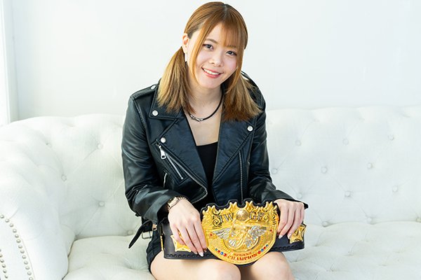 値下げ交渉不可 岩谷麻優 フォトフレーム IWGP女子王座 スターダム いまやIWGP女子＝岩谷麻優というか、これは自分のベルトだと思っ