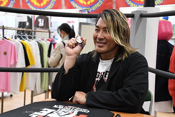 京王百貨店『NJPW × YHPW Xmas POPUP STORE』最終日は、棚橋弘至選手が
