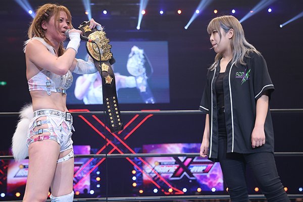 岩谷麻優　等身大タペストリー スターダム 岩谷麻優 等身大 タペストリー 岩谷麻優 | My STARDOM