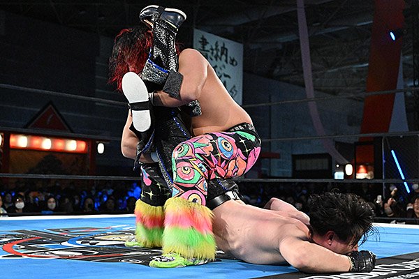 【在庫あり】 新日本プロレスの熱い試合で場内大歓声！ 最後の締めは“DJ スポーツ