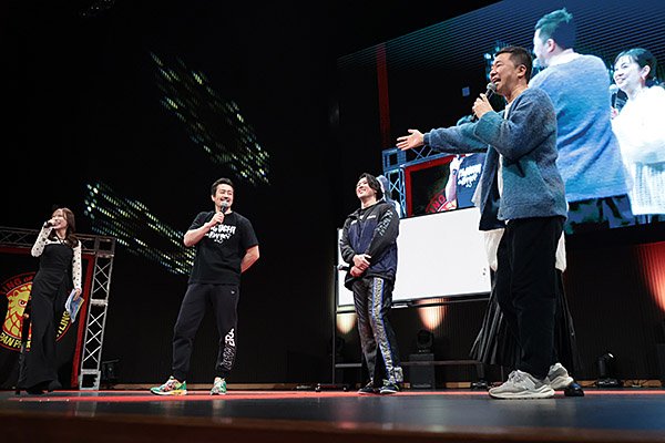 ハリウッドザコシショウさんがサプライズ登場！「ヒサシブリダナ