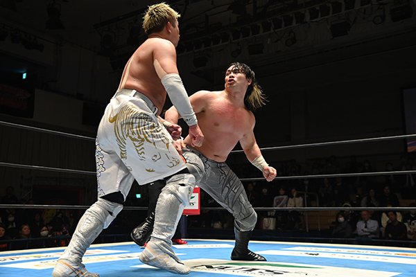 YOSHI-HASHI 選手 キラコイン (CHAOS) Oiwa Grips victory over YOSHI-HASHI | NEW JAPAN PRO-WRESTLING