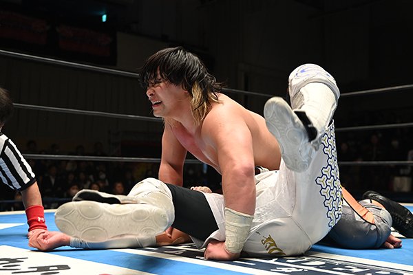 Oiwa Grips victory over YOSHI-HASHI | NEW JAPAN PRO-WRESTLING