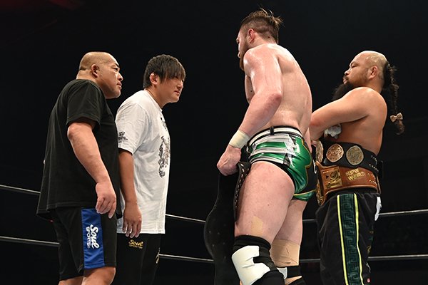 毘沙門との白熱マッチを制したカラム＆オーカーンが、“第109代