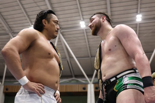新日本プロレス　IWGP選手権　勝利者トロフィー　実使用　5月6日まで限定値下げ 新日本プロレス IWGP選手権 勝利者トロフィー 実使用 5月6日まで限定