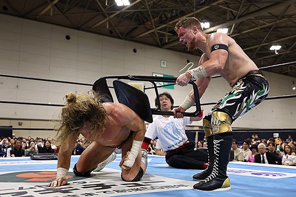 NEW JAPAN PRO-WRESTLING COMPLETE COLLEC… NEW JAPAN PRO-WRESTLING COMPLETE COLLEC… NEW JAPAN PRO-WRESTLING