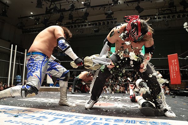 壮絶なデスマッチ対決は、葛西が再びデスペラードに衝撃のピンフォール