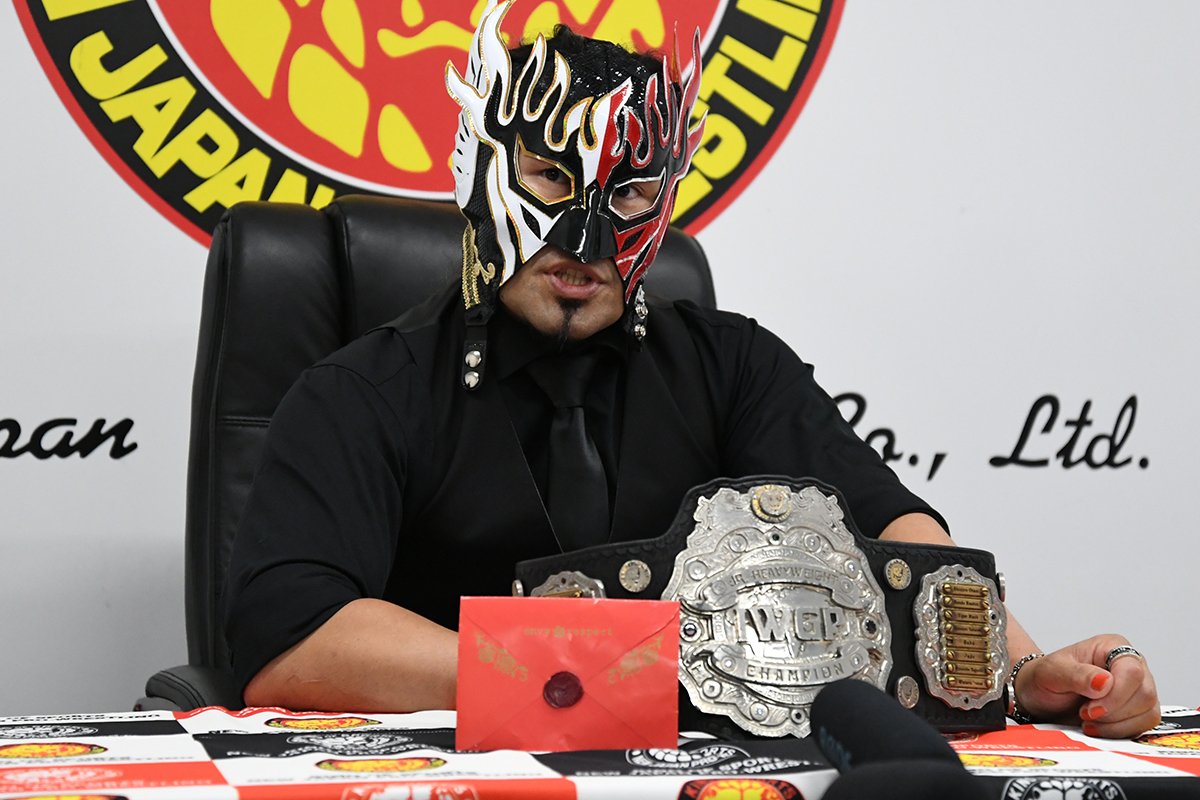 新日本プロレス　IWGP選手権　勝利者トロフィー　実使用　5月6日まで限定値下げ 新日本プロレス IWGP選手権 勝利者トロフィー 実使用 5月6日まで限定