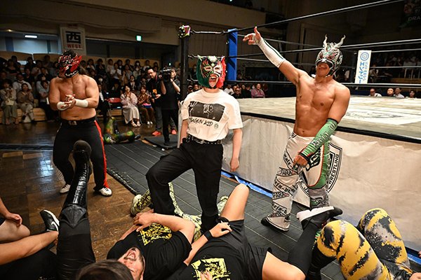 DRAGONGATEにエル・デスペラードがドラゴン・キッド with スター