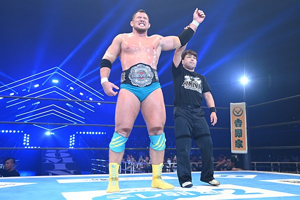 新日本プロレス　IWGP選手権　勝利者トロフィー　実使用　5月6日まで限定値下げ 6月29日 (日) 『TANAHASHI JAM～至』愛知県体育館の“第4弾カード